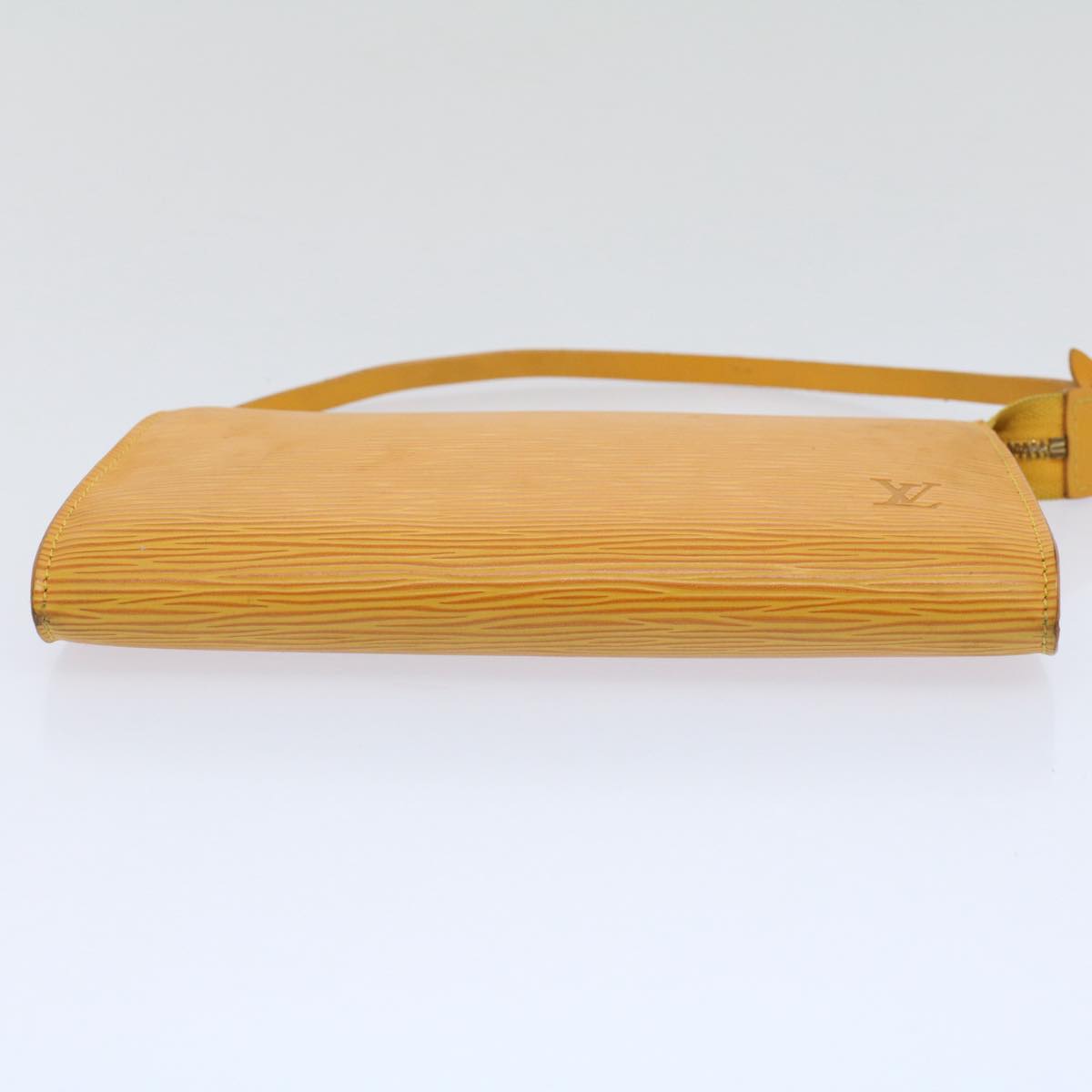 Louis Vuitton Pochette Accessoires  Leather Handbag ()