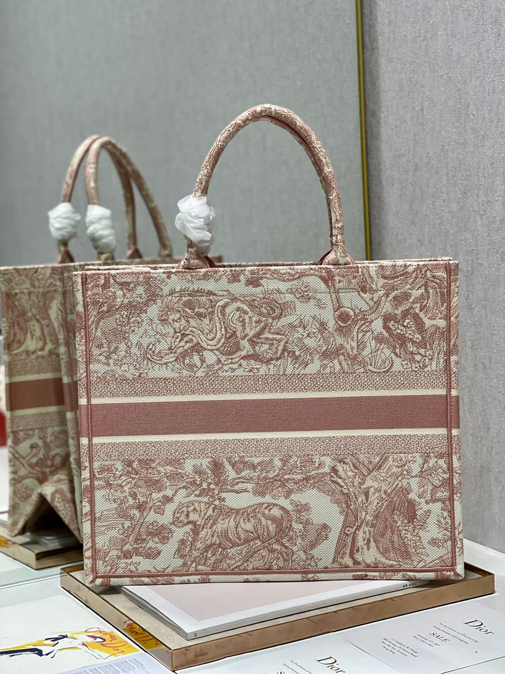 GLAMI Large Book Tote Red Toile de Jouy Embroidery, Light Red, For Women WomenÃ¢â‚¬â„¢s Handbags, 42cm CD