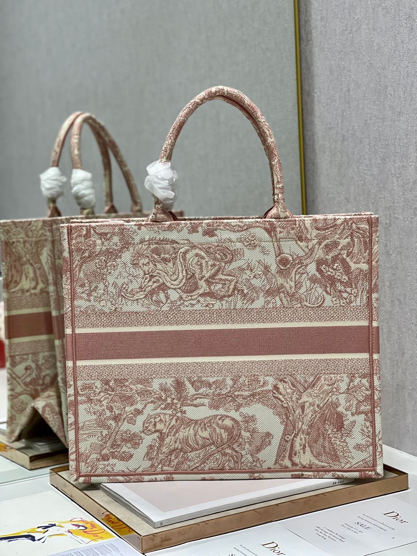 GLAMI Large Book Tote Red Toile de Jouy Embroidery, Light Red, For Women WomenÃ¢â‚¬â„¢s Handbags, 42cm CD