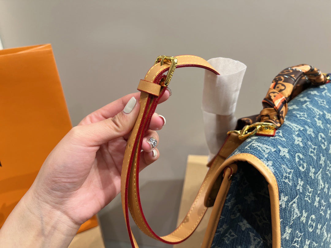 EN - Luxury Bags LUV 729