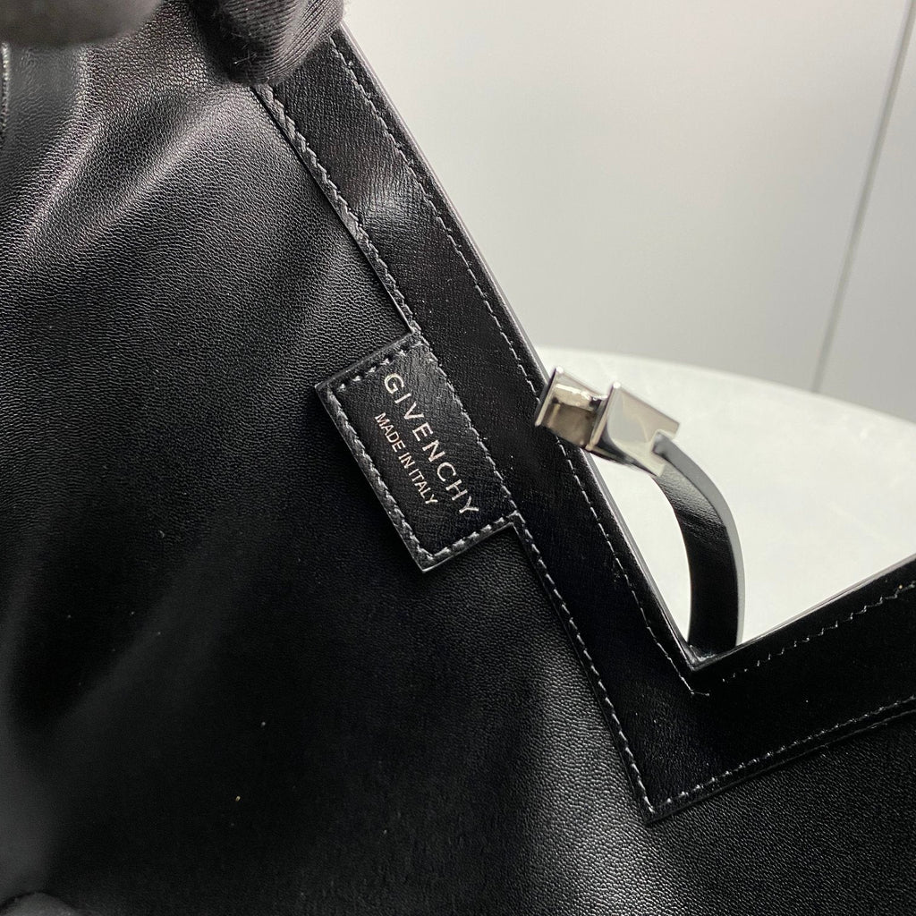 gv Small Cut Out Bag Black For Women, Handbags, Shoulder Bags 10.6in/27cm GVCÃ‚Â 