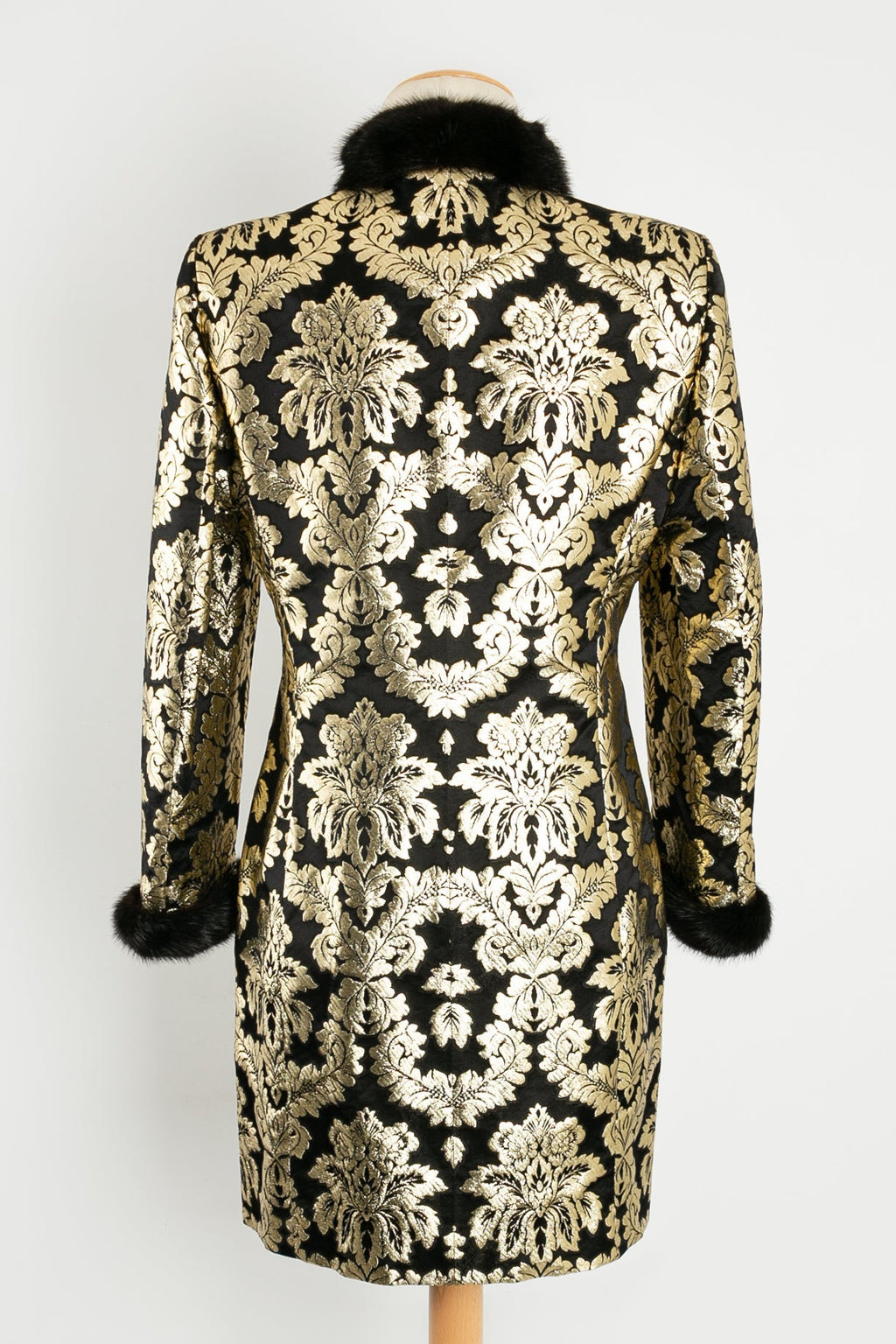 Manteau du soir noir et or Louis FÃƒÆ’Ã‚Â©raud