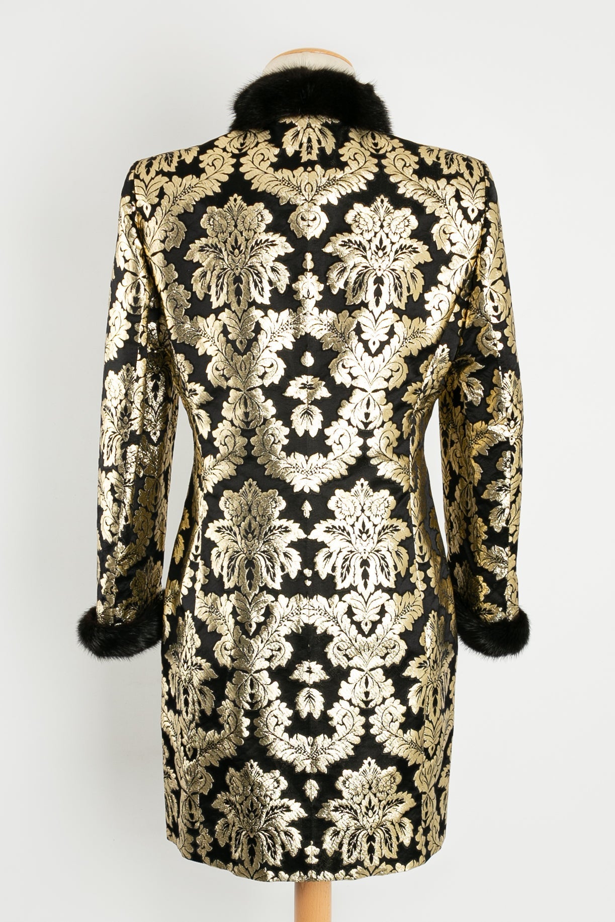 Manteau du soir noir et or Louis FÃƒÆ’Ã‚Â©raud