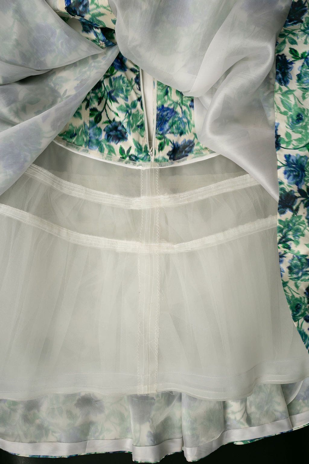 Robe fleurie en taffetas