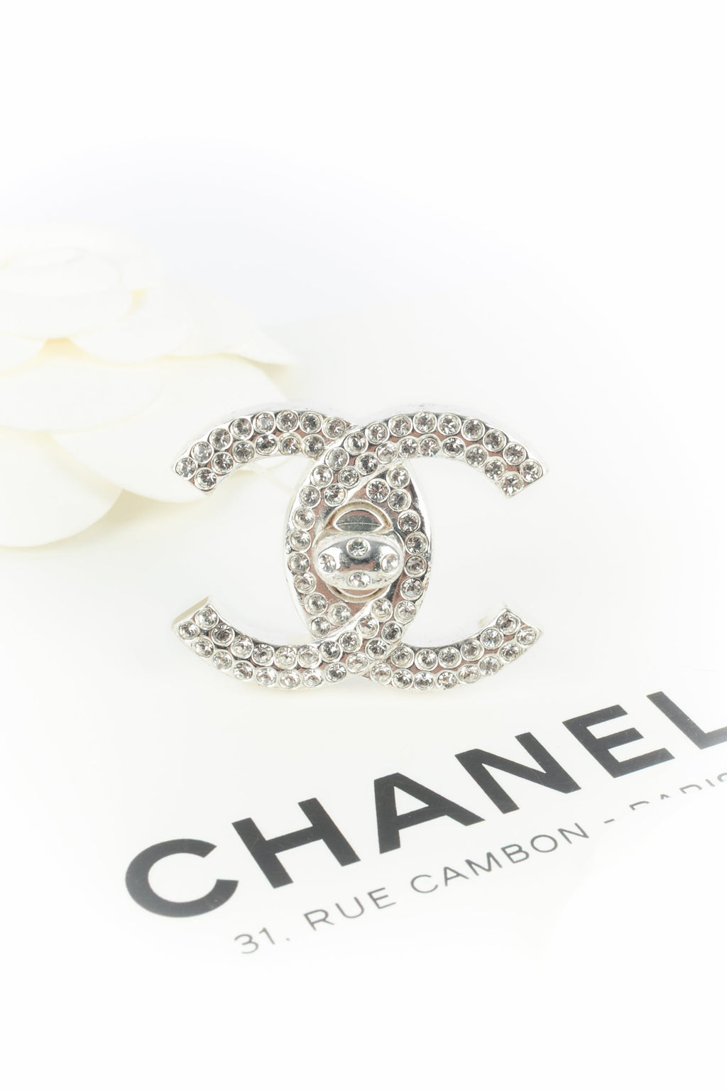 Broche tourniquet Chanel 1997