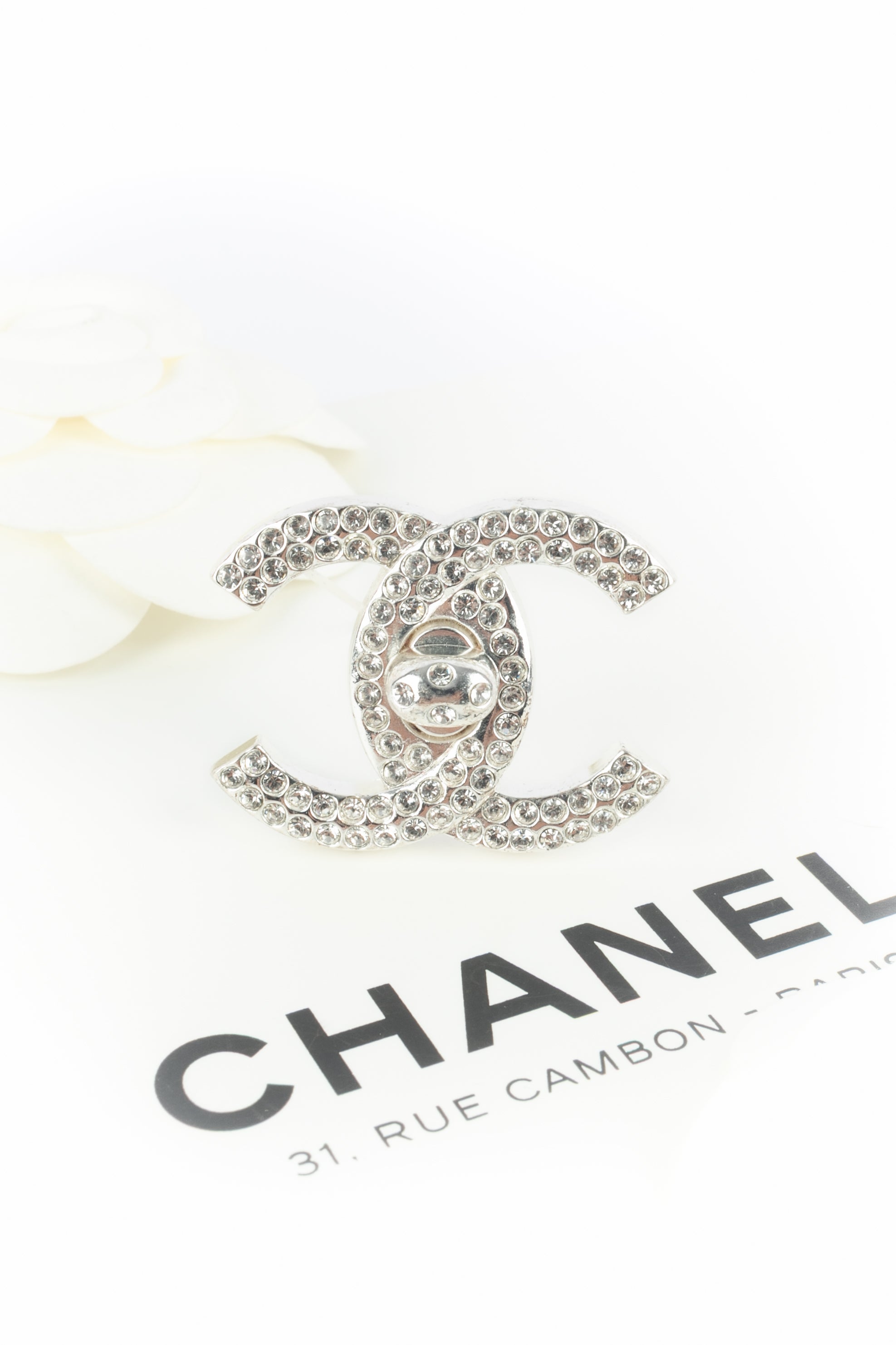 Broche tourniquet Chanel 1997