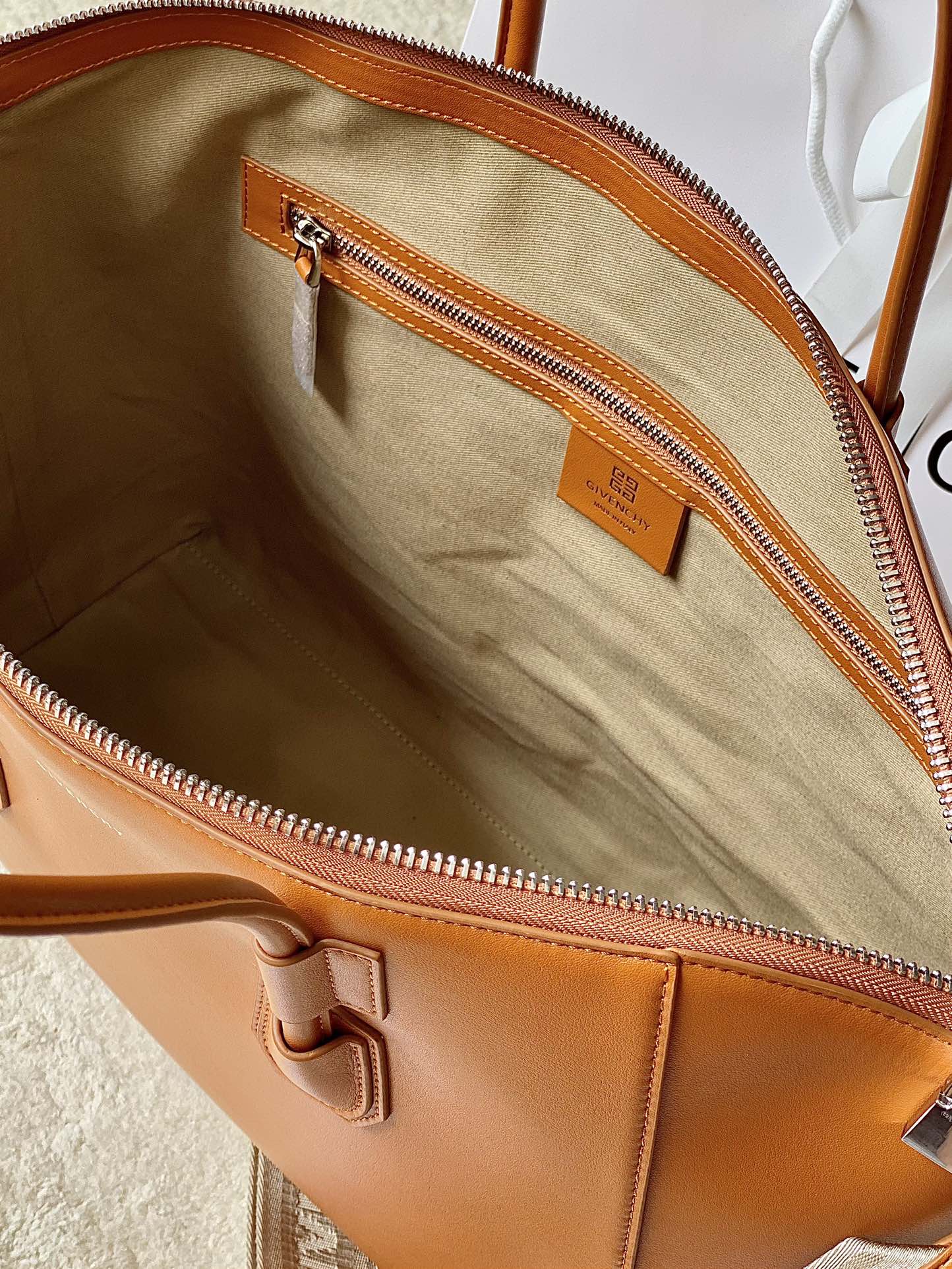 gv Small Antigona Sport Bag Pumpkin For Women, Handbags, Shoulder Bags 13in/33cm GVC GLAMI50MZB1A4-802