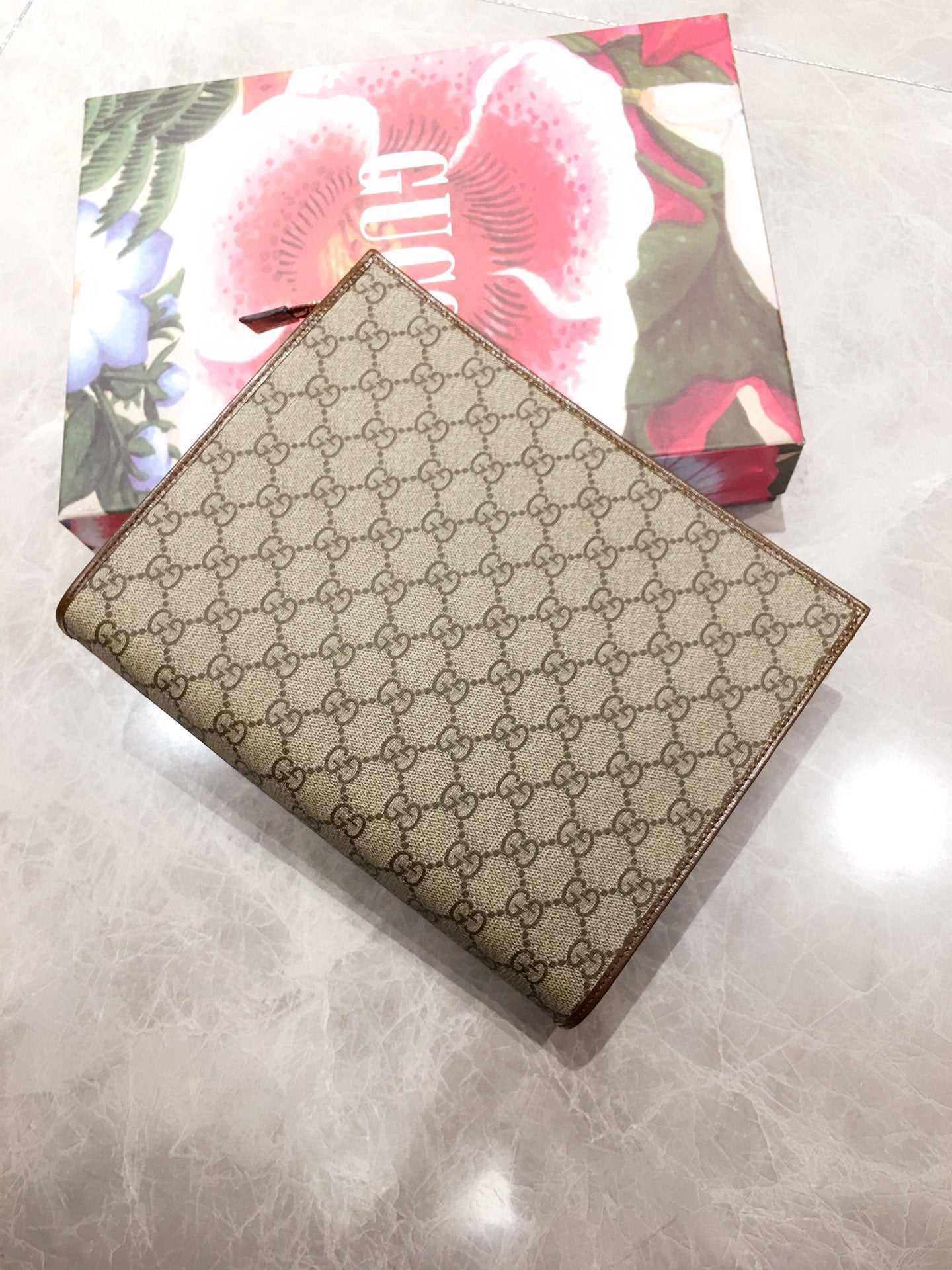GC127 10x7.9x2.4inch
