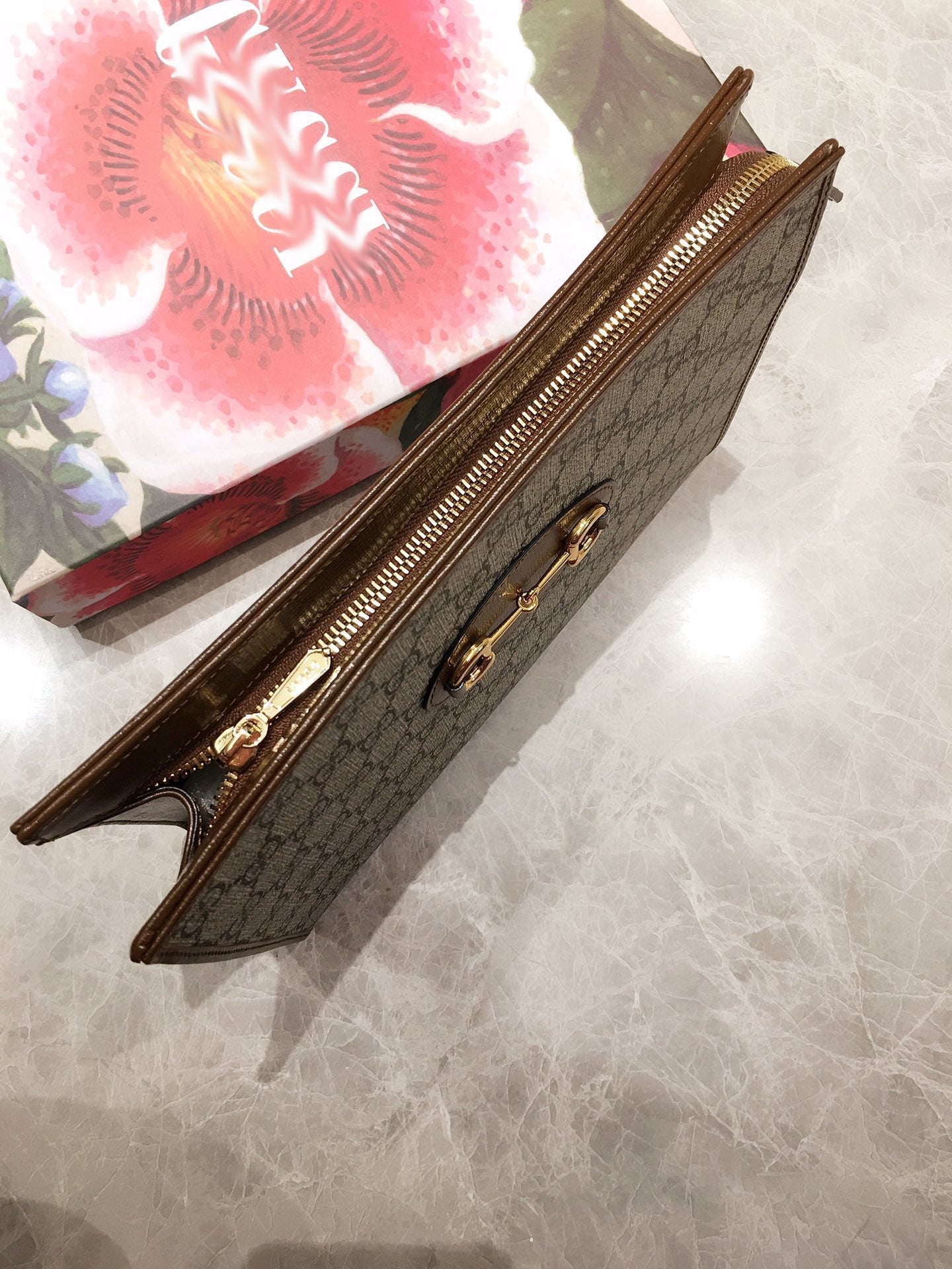 GC127 10x7.9x2.4inch