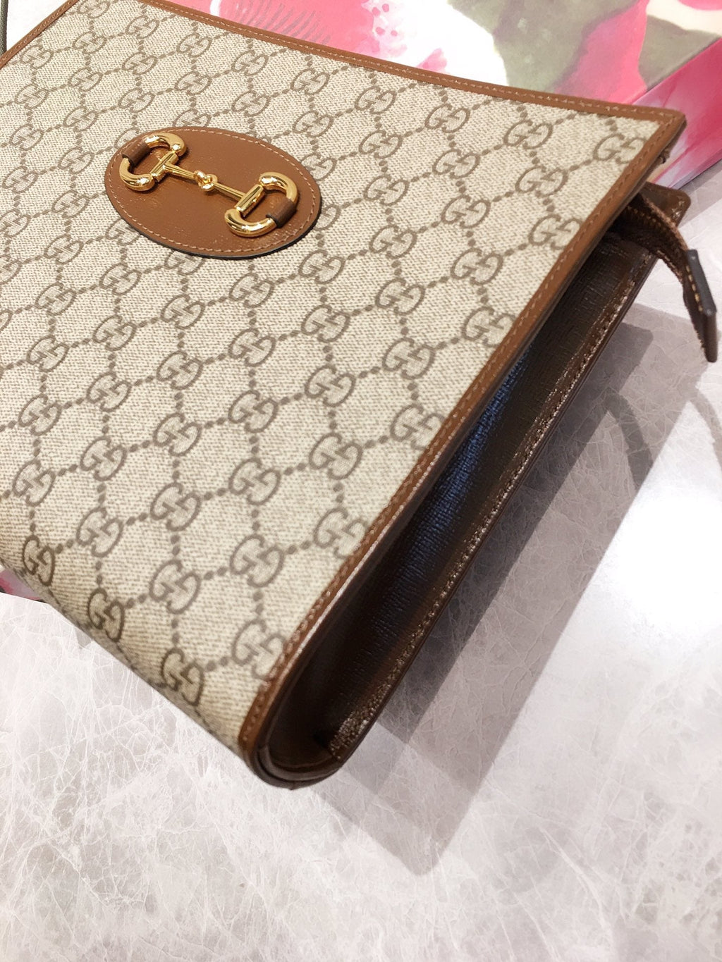 GC127 10x7.9x2.4inch