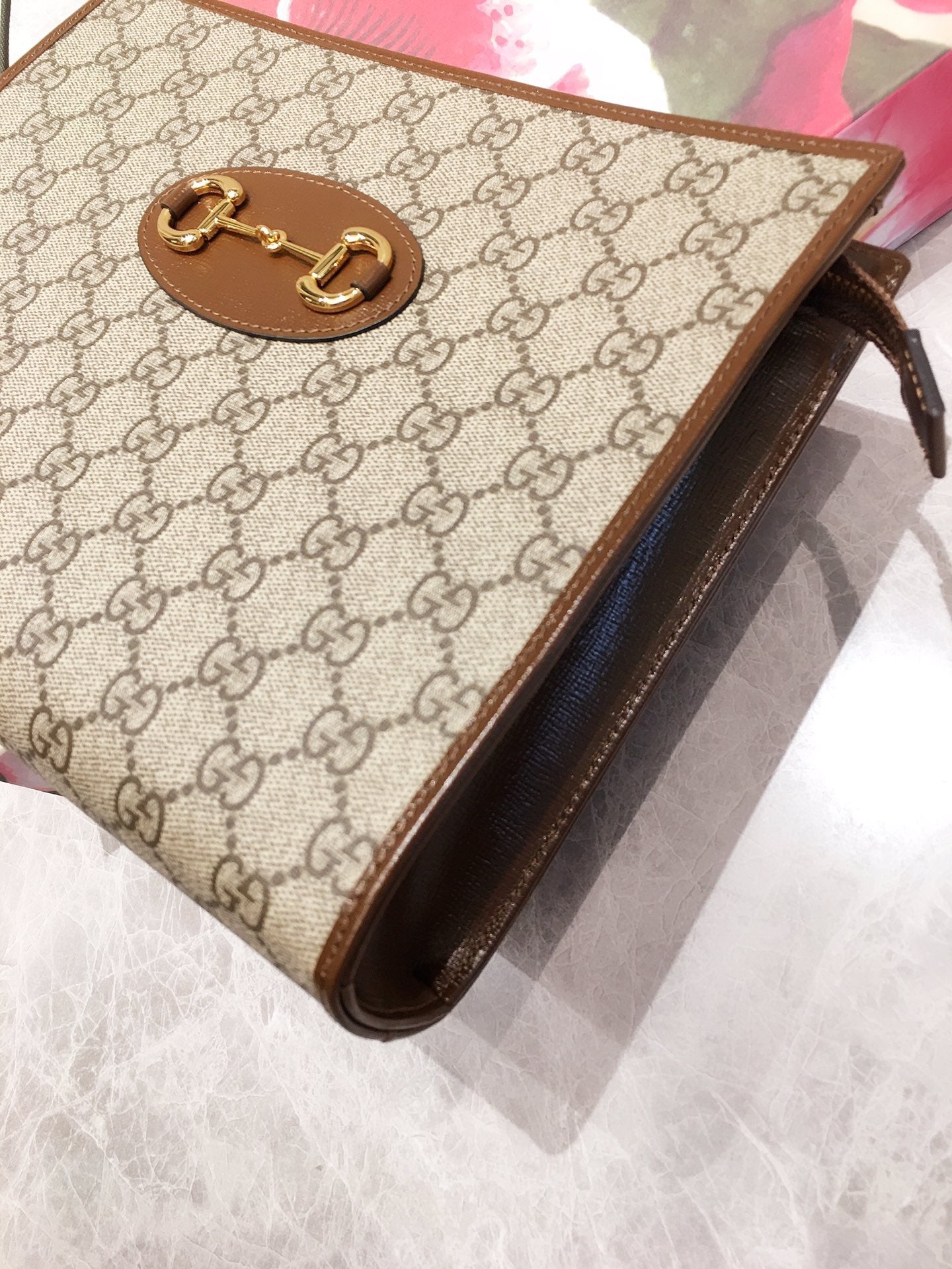 GC127 10x7.9x2.4inch