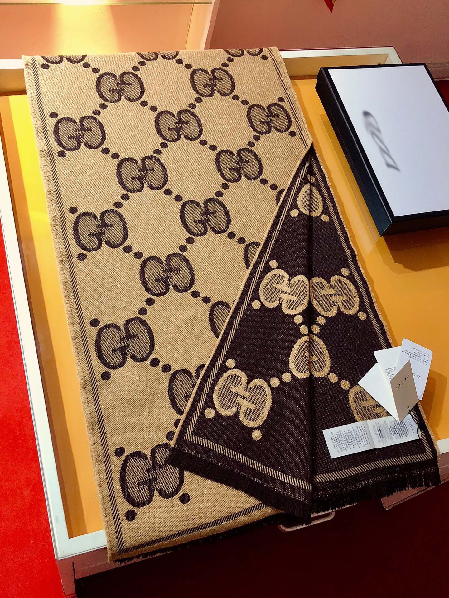 CLTH016 96%Wool,2%Metal fibre,2%Polyamide 45x195cm
