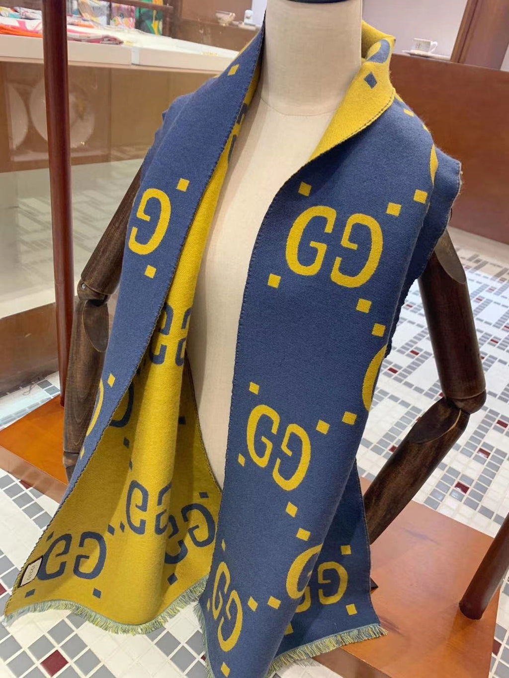 CLTH039  91%wool,9%Silk 35x180cm