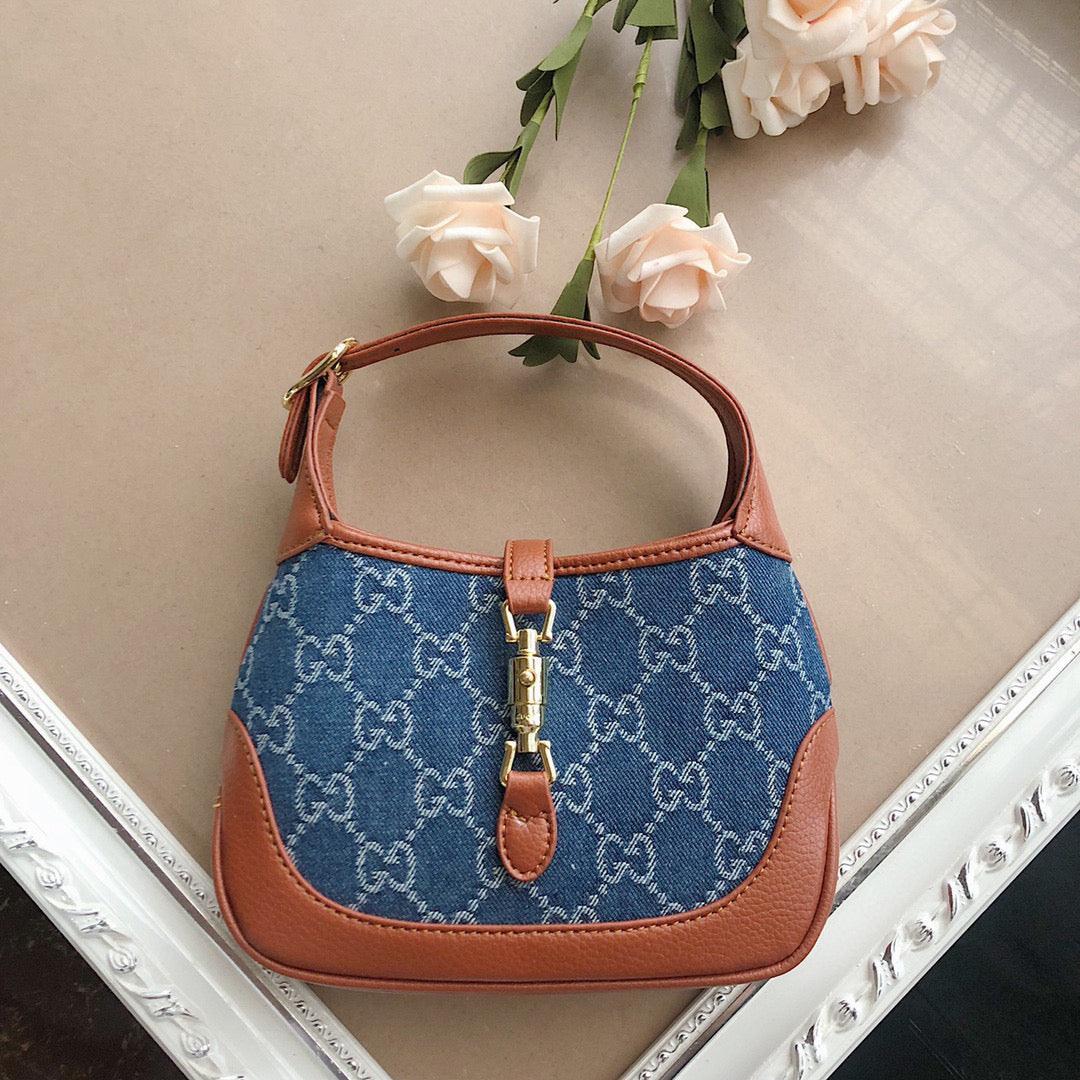 GC230   Mini:7.5x5.1x1.2inch	  Small:11x7.5x2inch