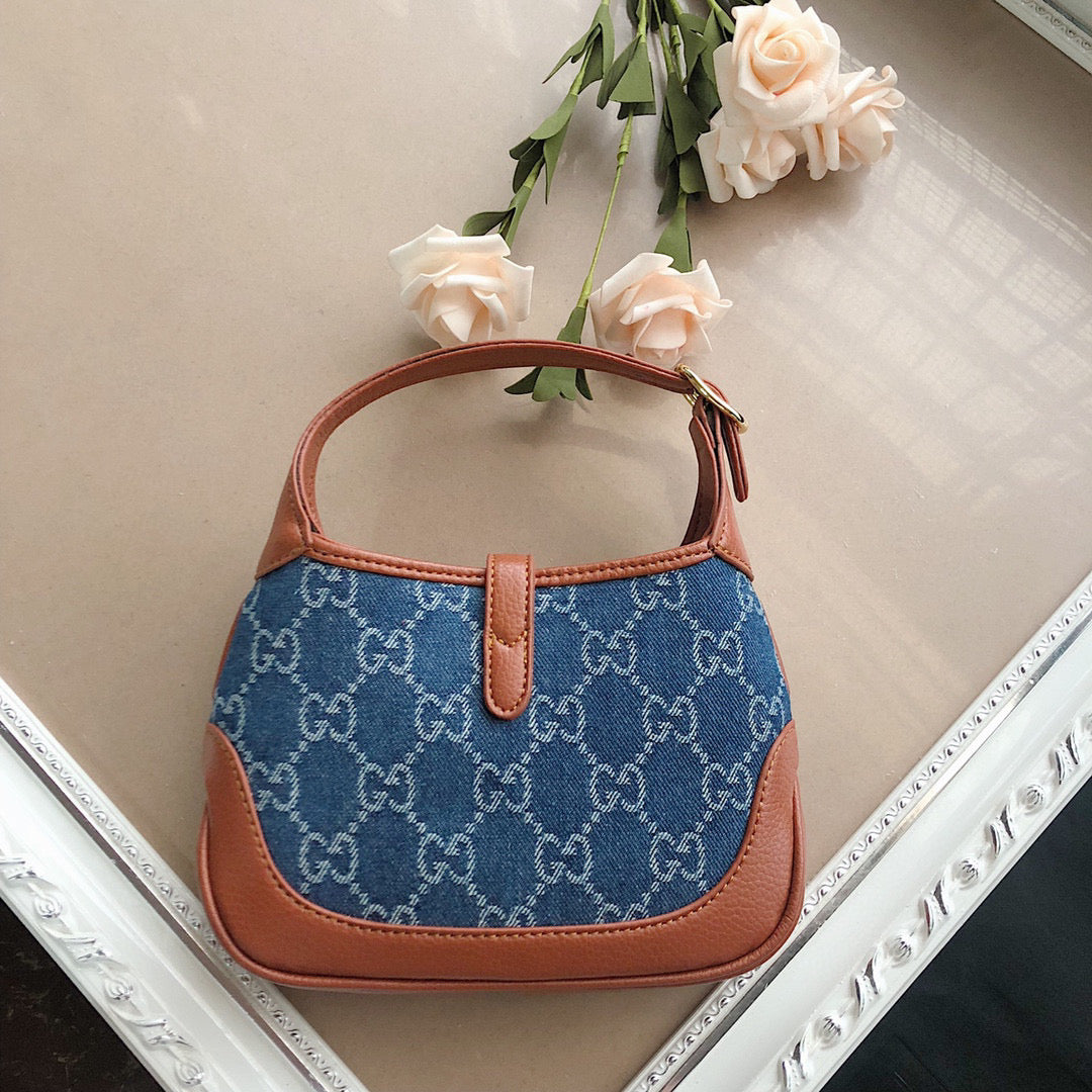 GC230   Mini:7.5x5.1x1.2inch	  Small:11x7.5x2inch