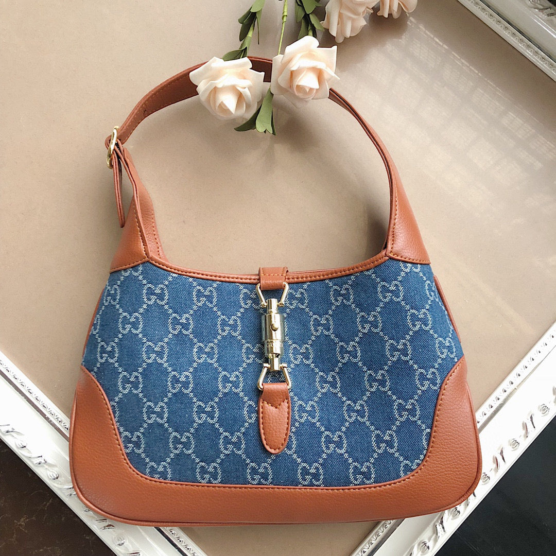 GC231   Mini:7.5x5.1x1.2inch   Small:11x7.5x2inch