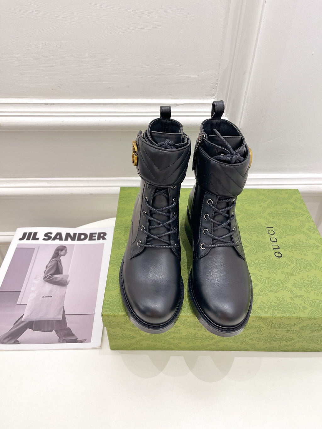 SE690  Size 5-10    Material: Cowhide   Lining: Sheep skin Sole: Rubber