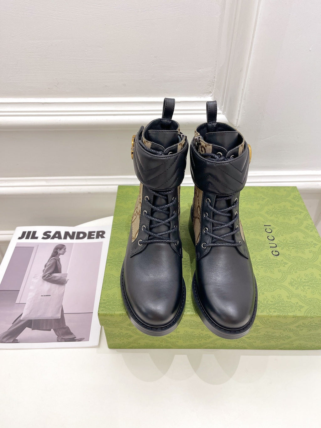 SE691  Size 5-10   Material: Cowhide  Lining: Sheep skin Sole: Rubber