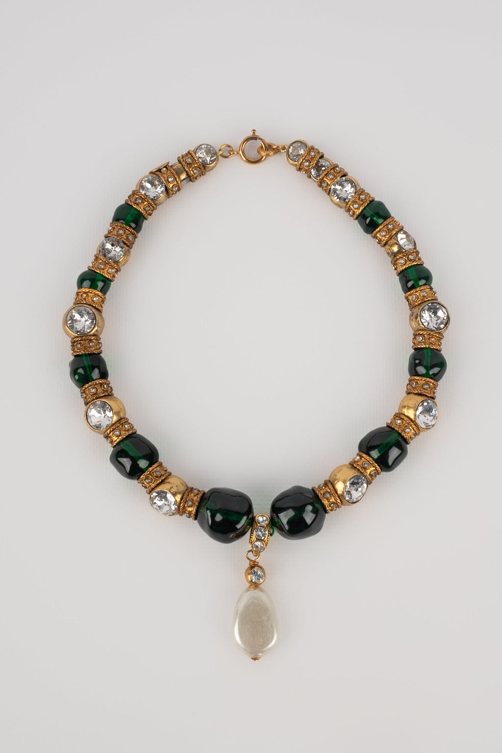 Collier court Chanel