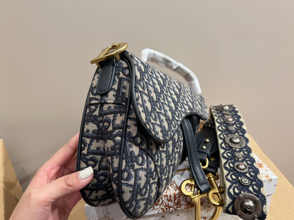 EN - Luxury Bags DIR 362