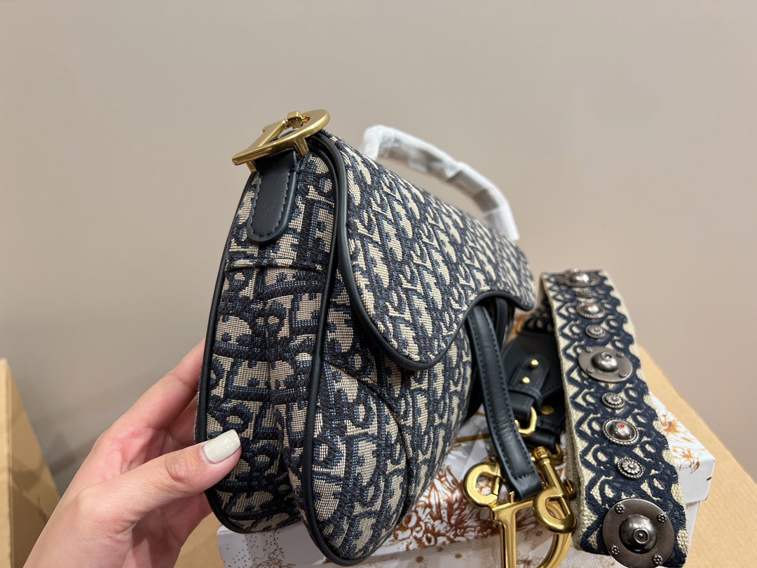 EN - Luxury Bags DIR 362