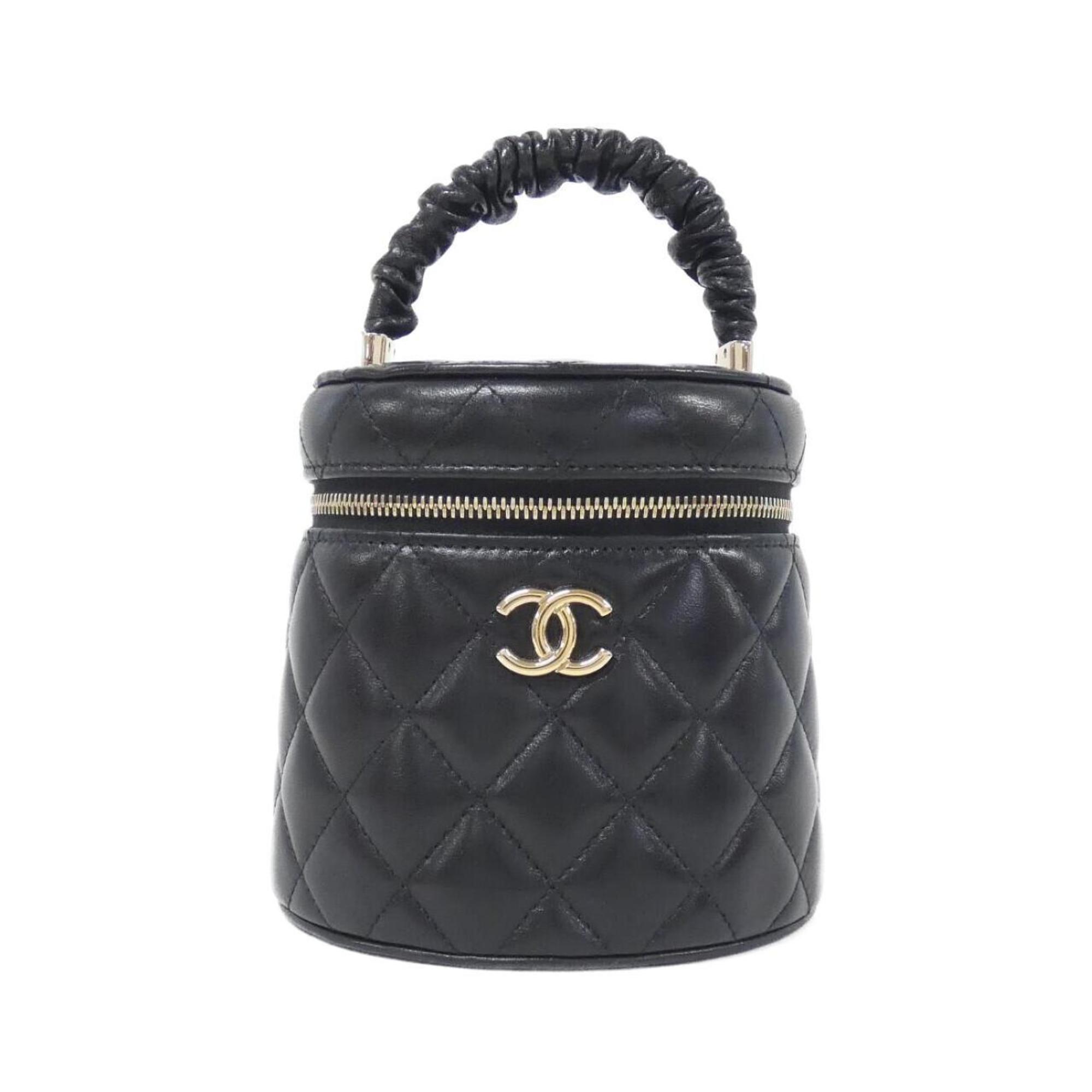 Chanel Leather Coco Handle Handbag in Good Condition