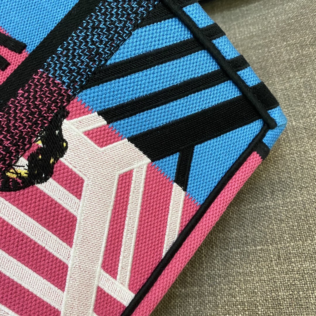 GLAMI MeGLAMIum Book Tote Bright Blue and Bright Pink D-Jungle Pop Embroidery, Blue/Pink, For Women WomenÃ¢â‚¬â„¢s Handbags Shoulder Bags, 36cm CD M1296ZRON_M885