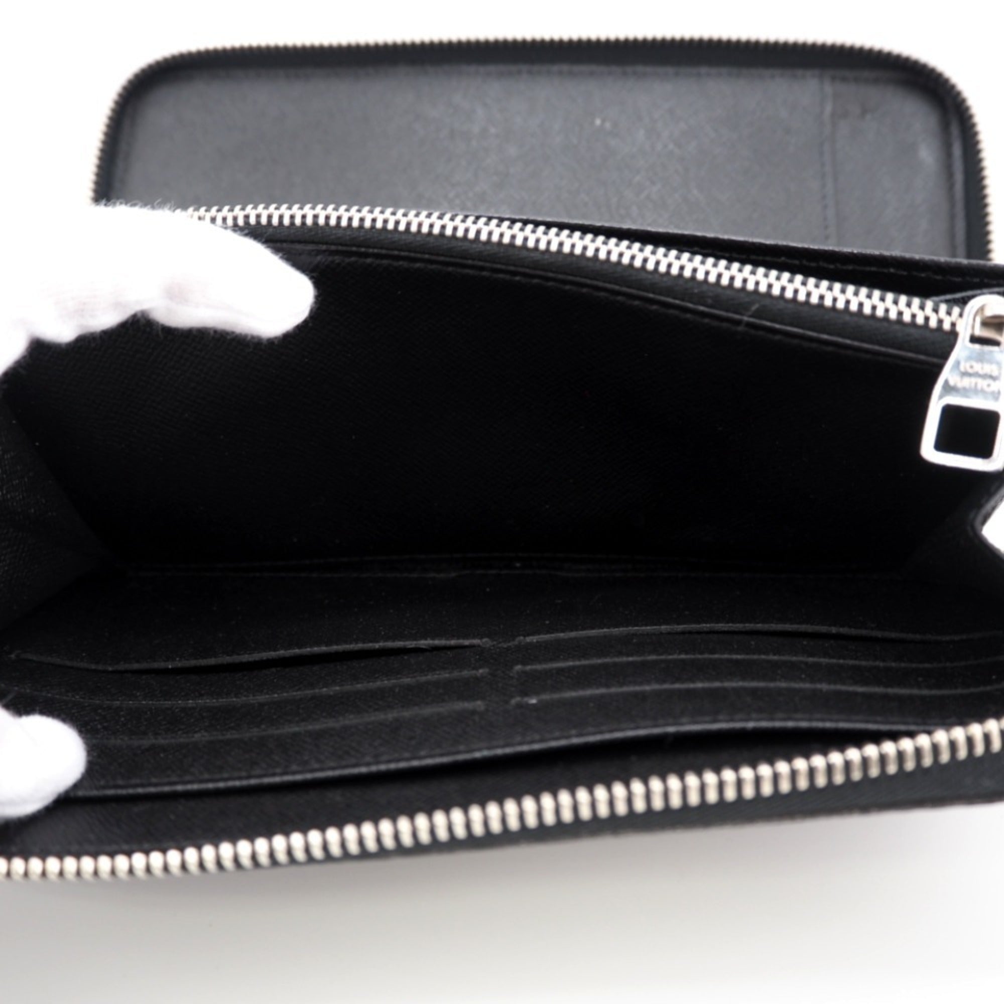 Louis Vuitton Zippy Organizer  Leather Wallet  ()