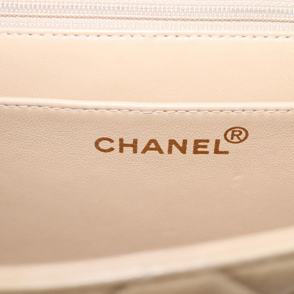 Chanel Classic Flap Bag Medium Quilted Leather