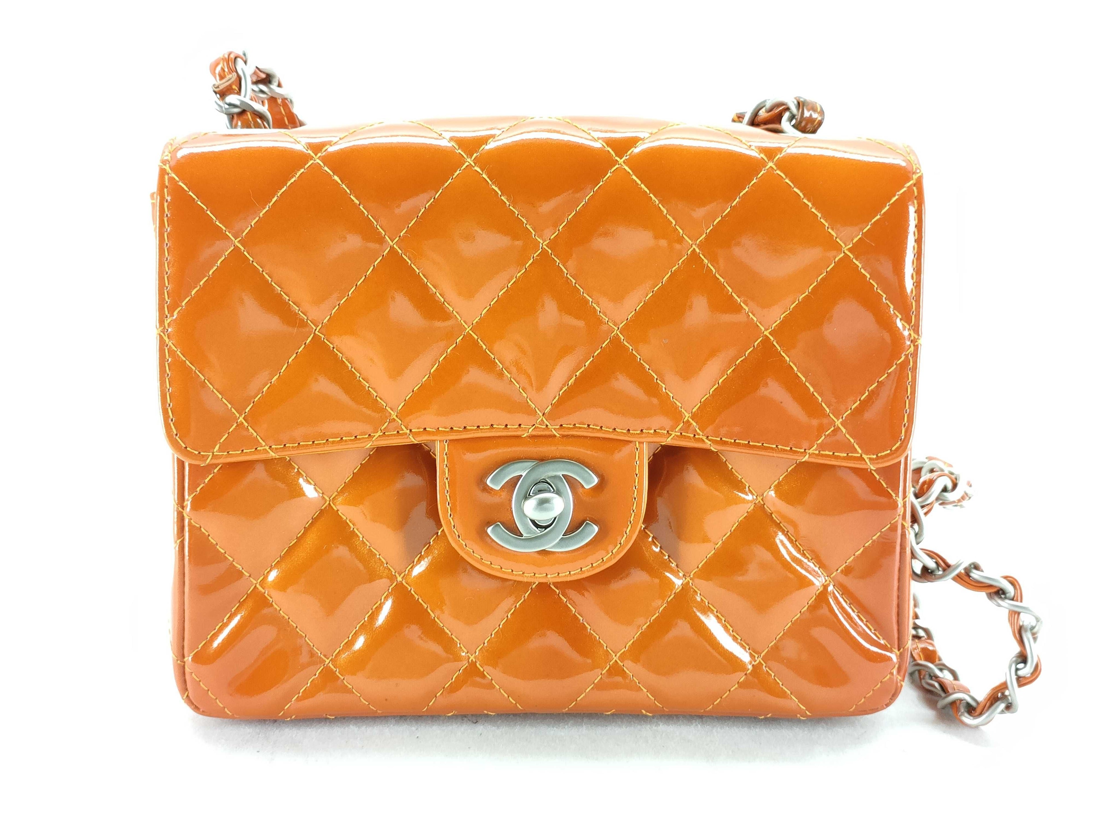 Chanel Mini Flap Leather Bag in Good Condition