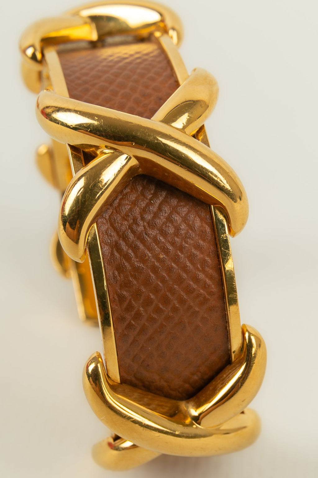 Bracelet en mÃƒÆ’Ã‚Â©tal dorÃƒÆ’Ã‚Â© et cuir HermÃƒÆ’Ã‚Â¨s