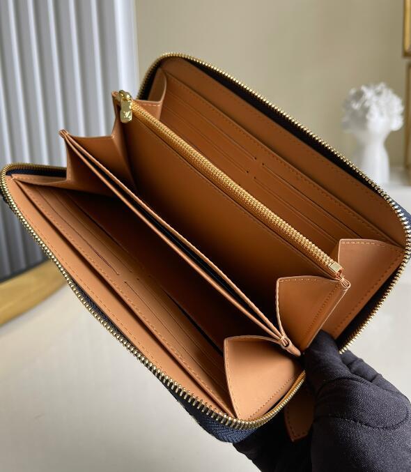 SAMC - Mix Wallets - 089