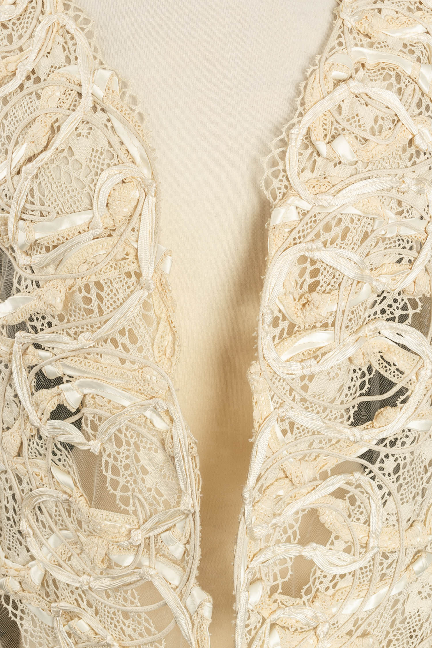 Veste en tulle et dentelle Christian Lacroix