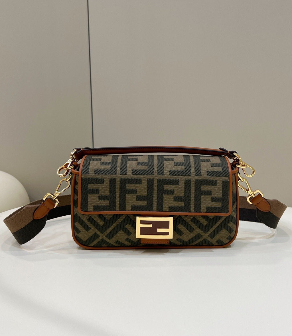 FI Baguette Khaki For Women, WomenÃ¢â‚¬â„¢s Handbags, Shoulder And Crossbody Bags, 10.6in/27cm FF 8BR600