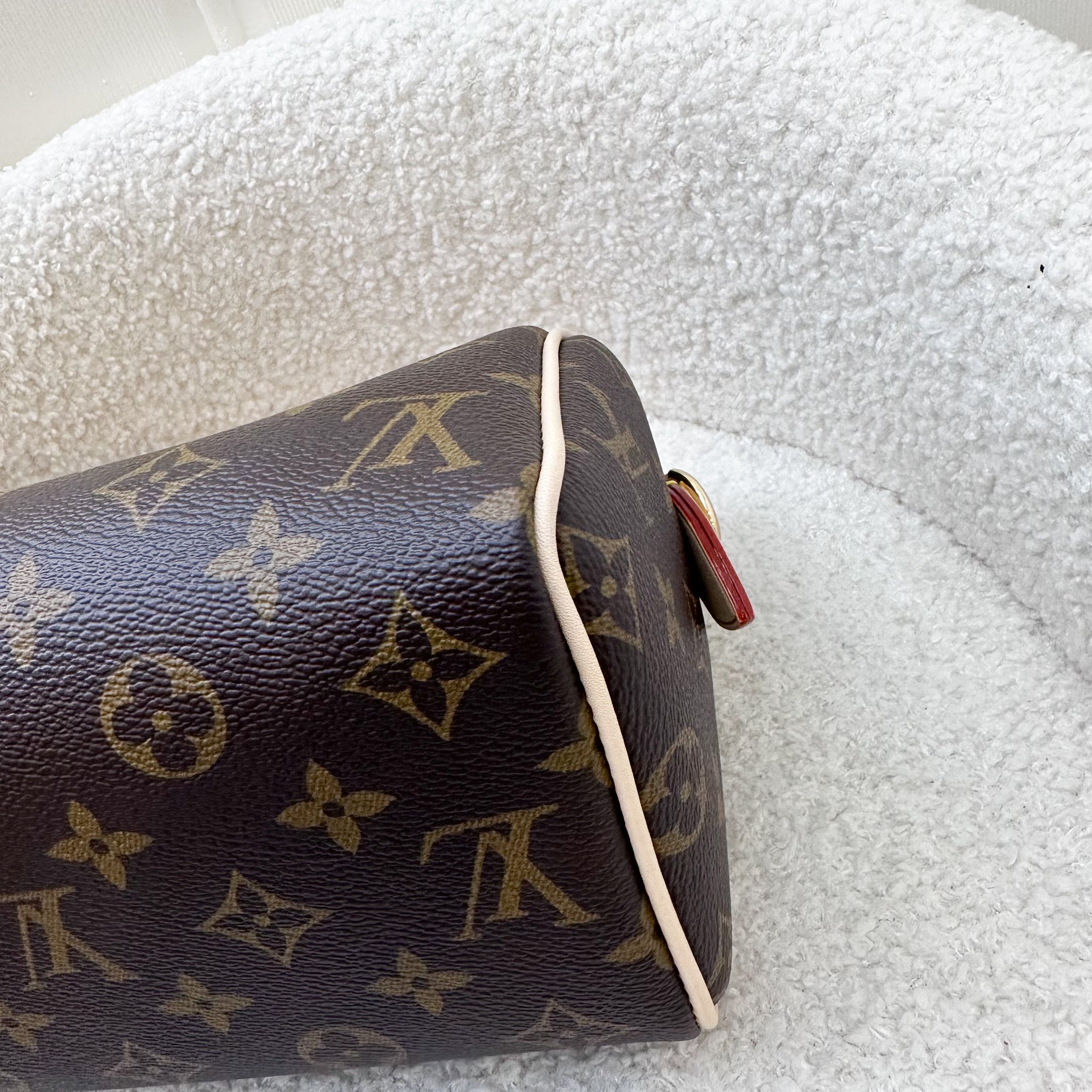 LV Speedy Bandouliere 20 in Monogram Canvas and Beige Patterned Strap