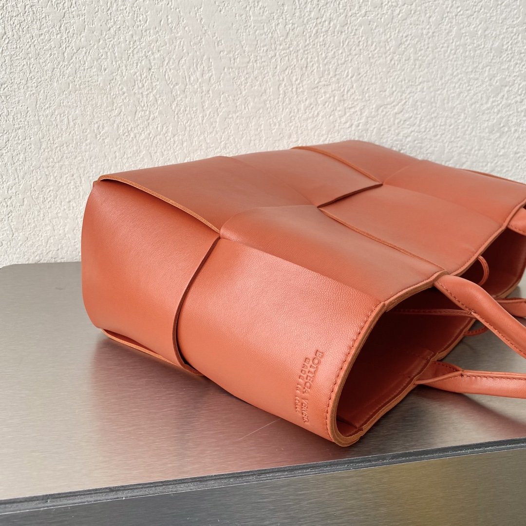 GLAMI Arco Tote Bag For Women 16.14in/41cm In Brown 609175VMAY37660