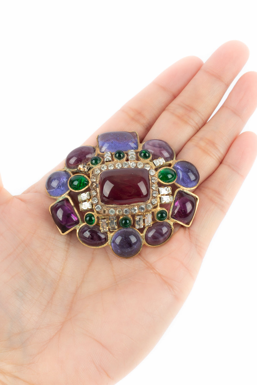Broche en pâte de verre Chanel