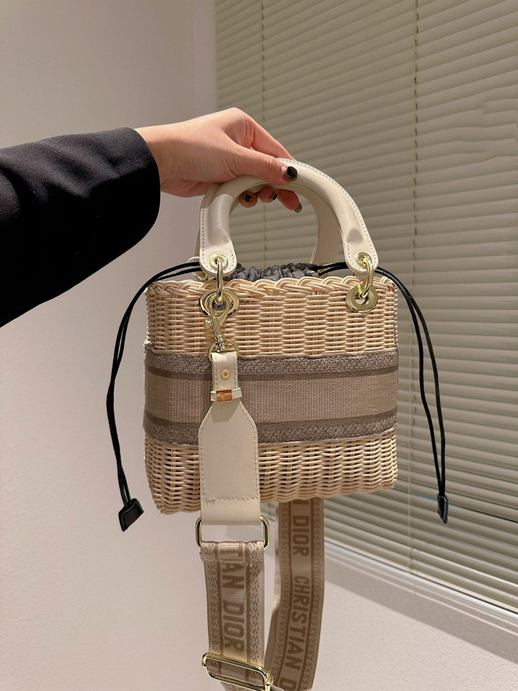 EN - Luxury Bags DIR 366