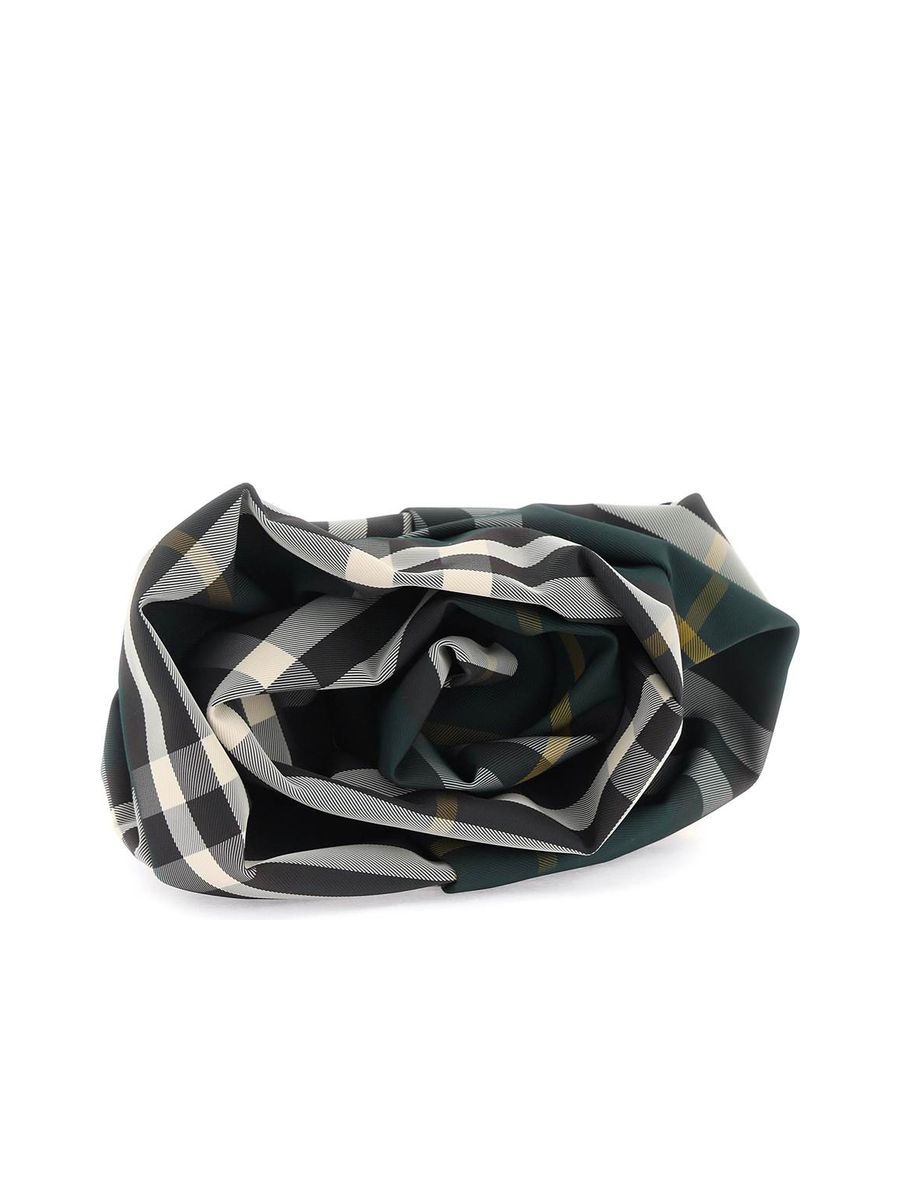 Rose clutch with Check motif