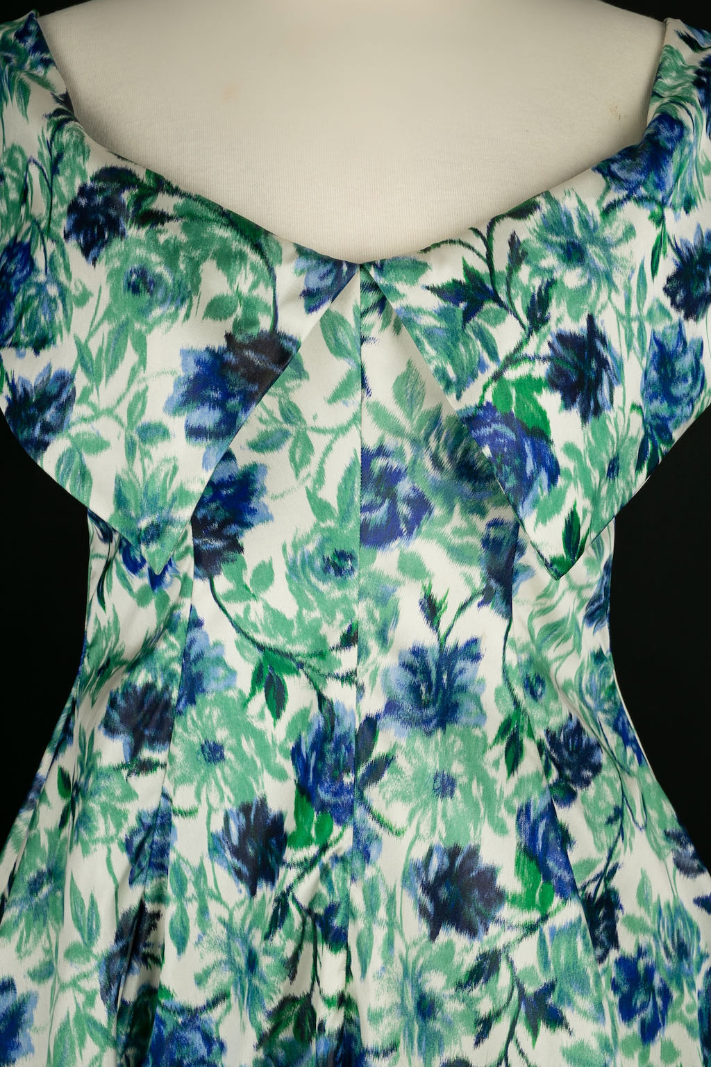 Robe fleurie en taffetas