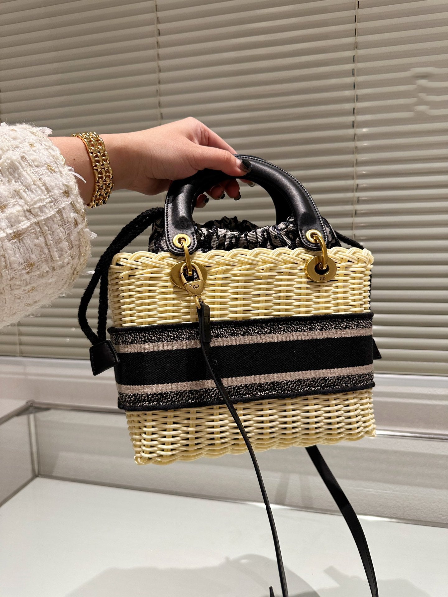 EN - Luxury Bags DIR 374
