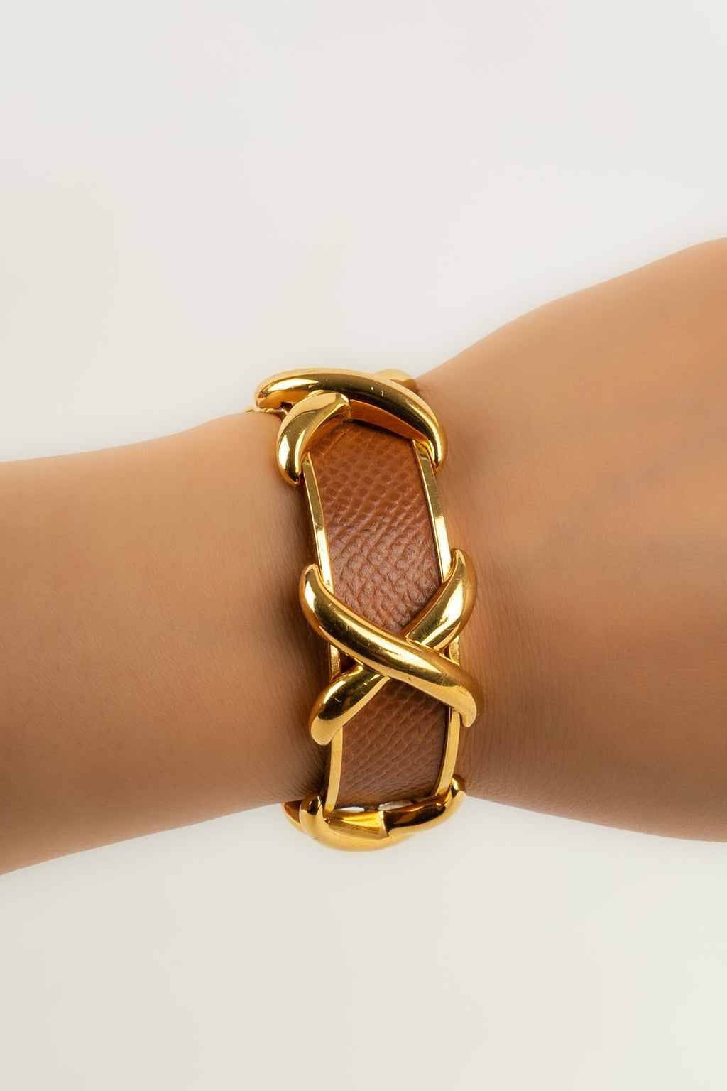 Bracelet en mÃƒÆ’Ã‚Â©tal dorÃƒÆ’Ã‚Â© et cuir HermÃƒÆ’Ã‚Â¨s