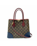 Canvas Shoulder Bag with Timeless Design and Refined Details