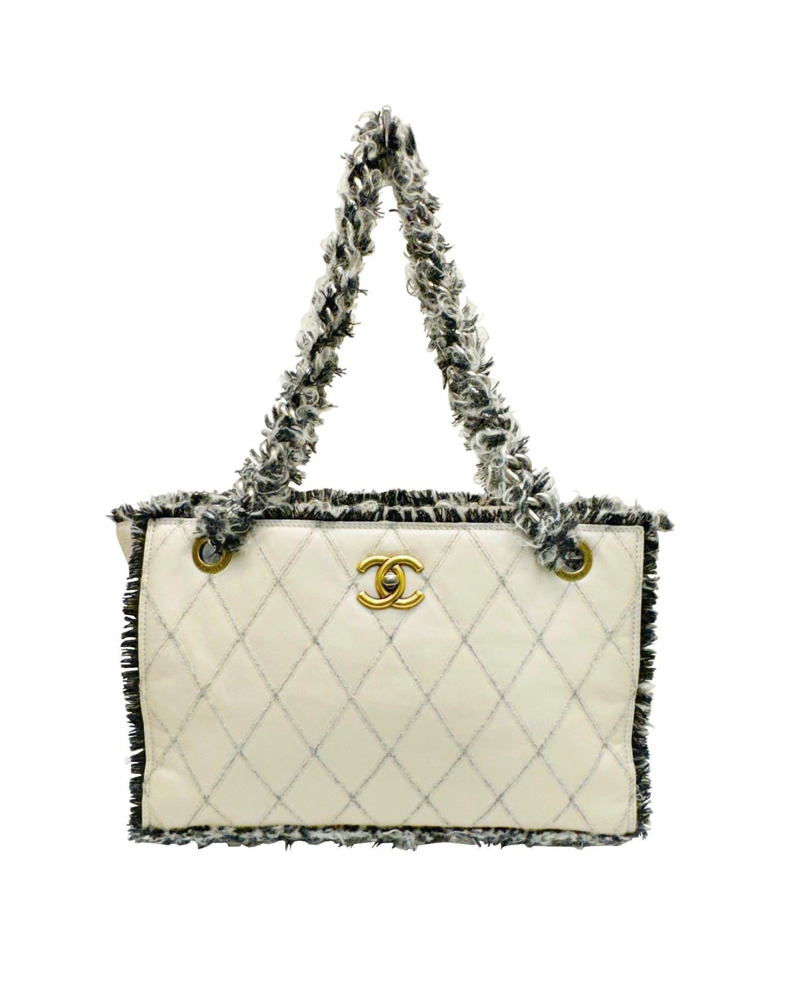Chanel Quilted Tote Bag ModelTweed Trim Tote