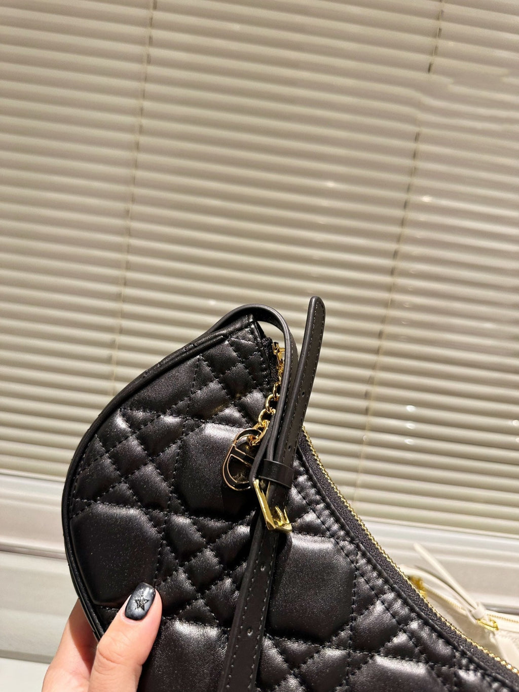 EN - Luxury Bags DIR 373