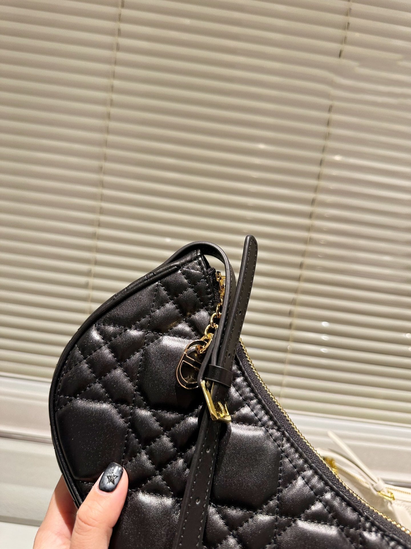 EN - Luxury Bags DIR 373