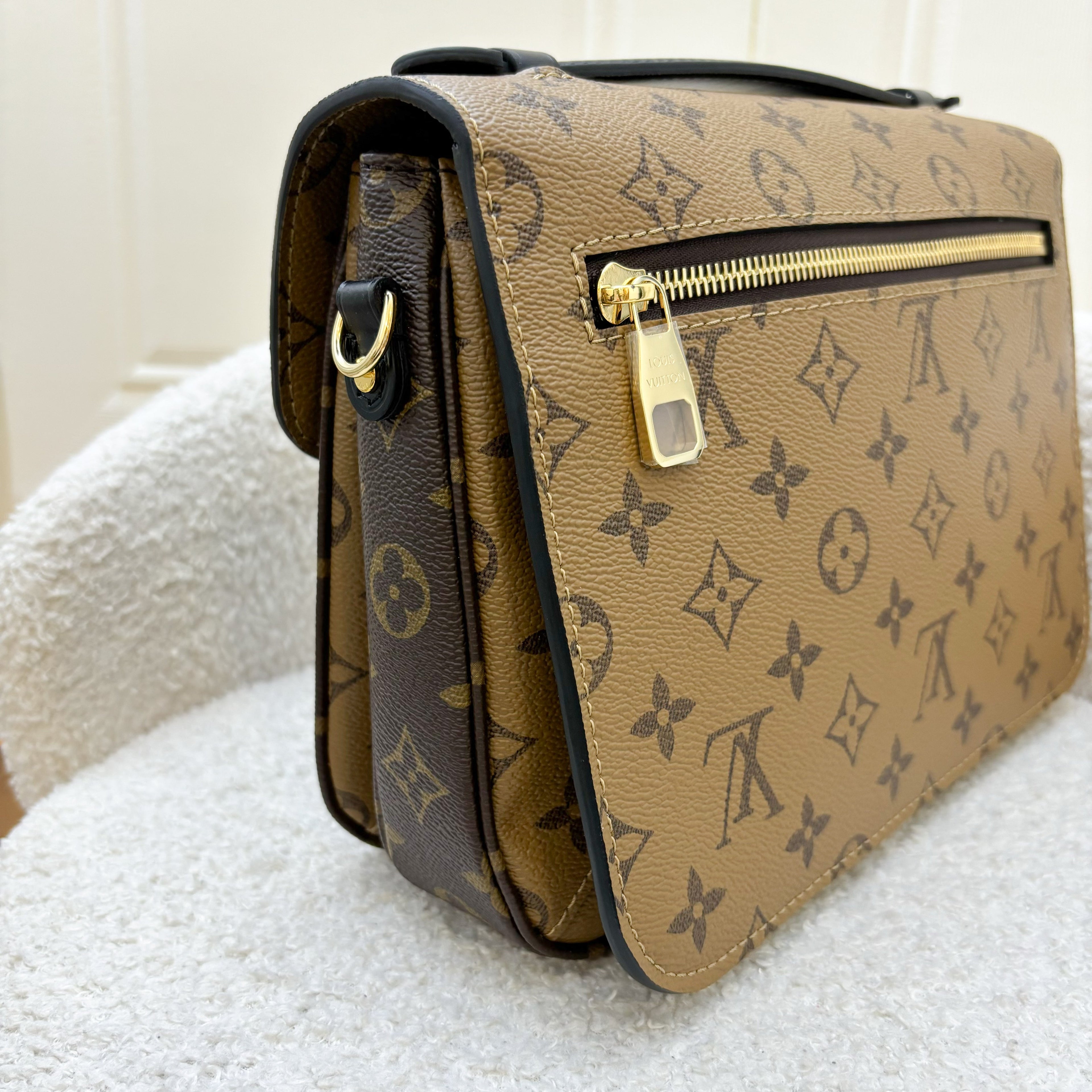 LV Pochette Metis in Reverse Monogram Canvas, Black Leather and GHW