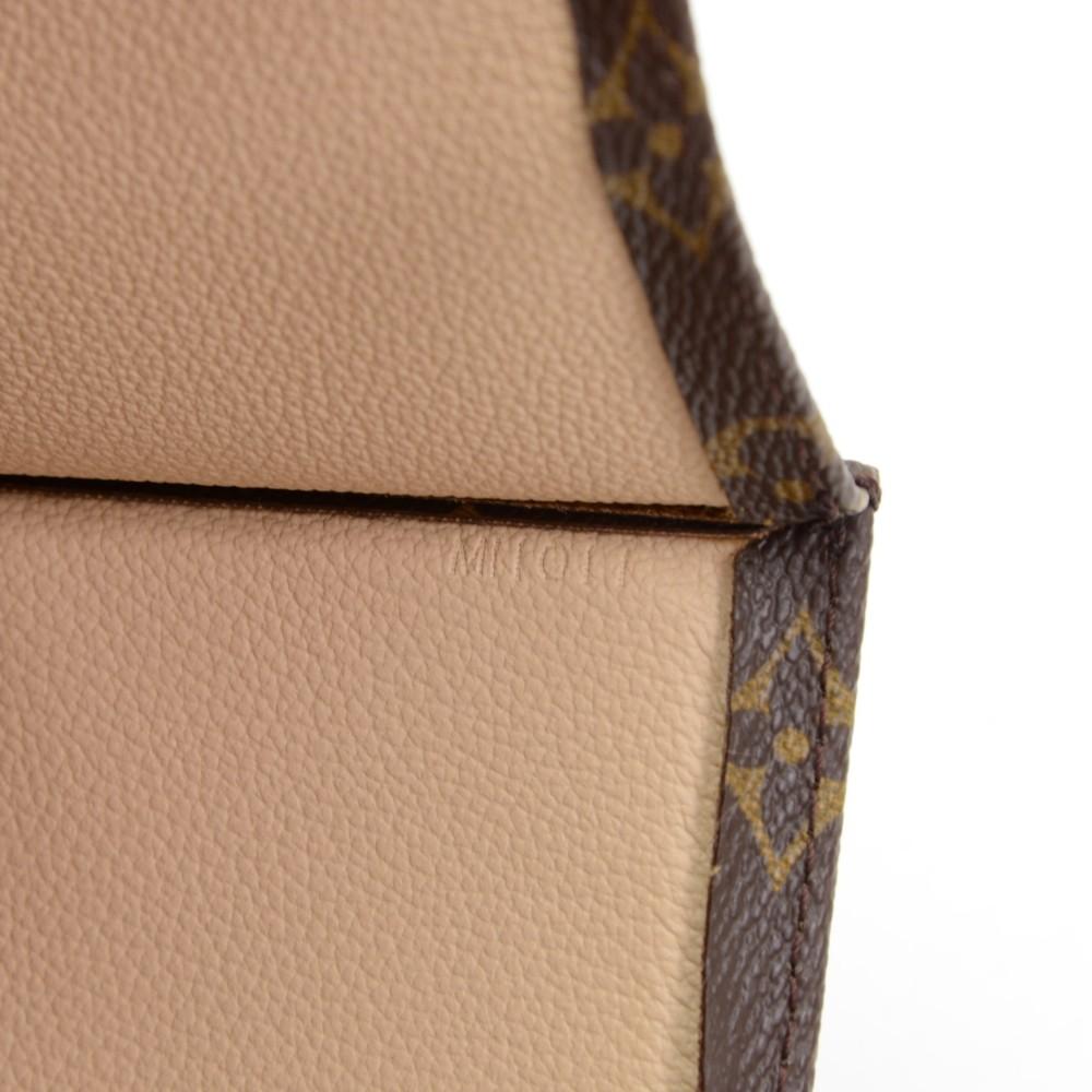 Louis Vuitto Monogram Canvas Sac Plat Handbag