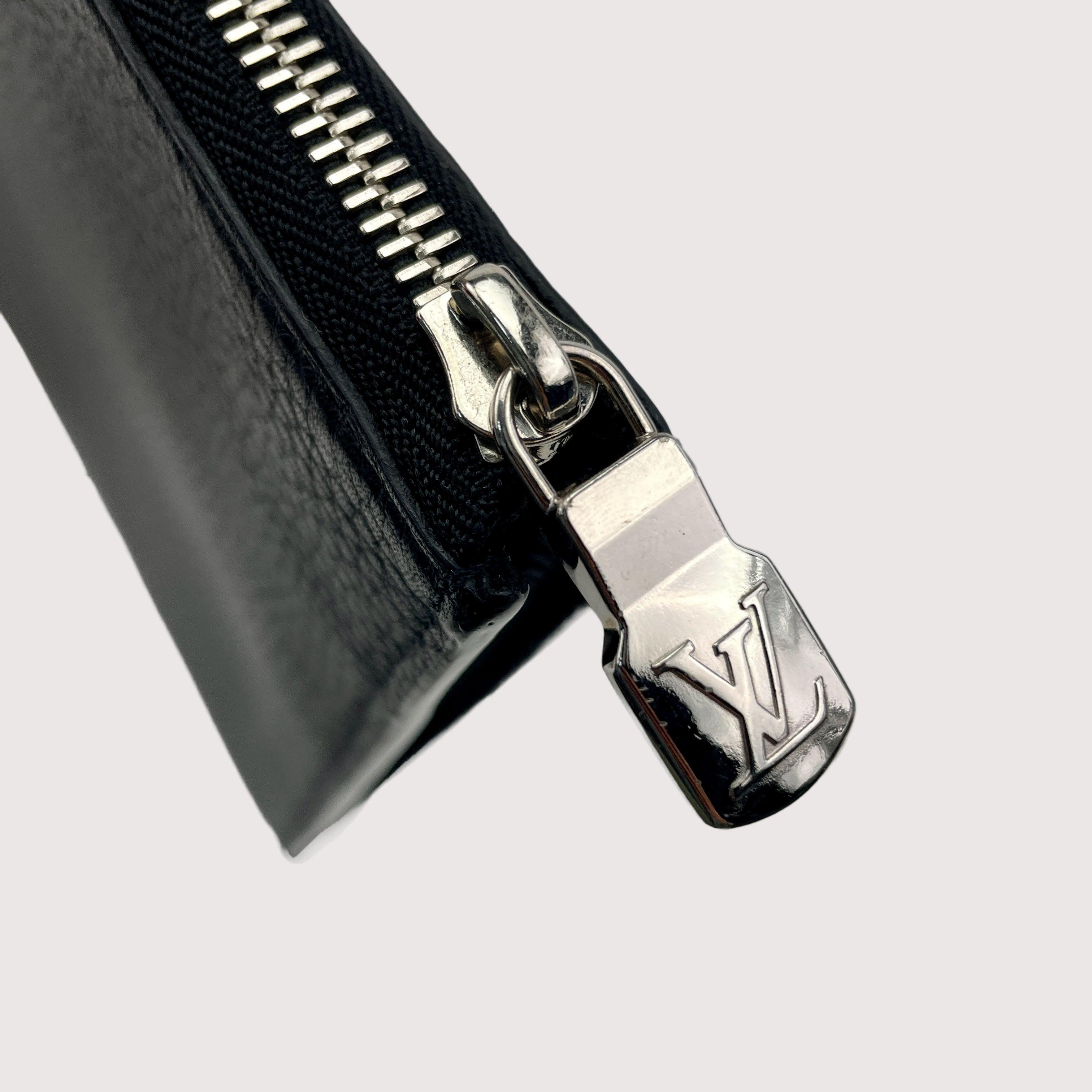 LOUIS VUITTON Jour Initials Taurillon Pochette