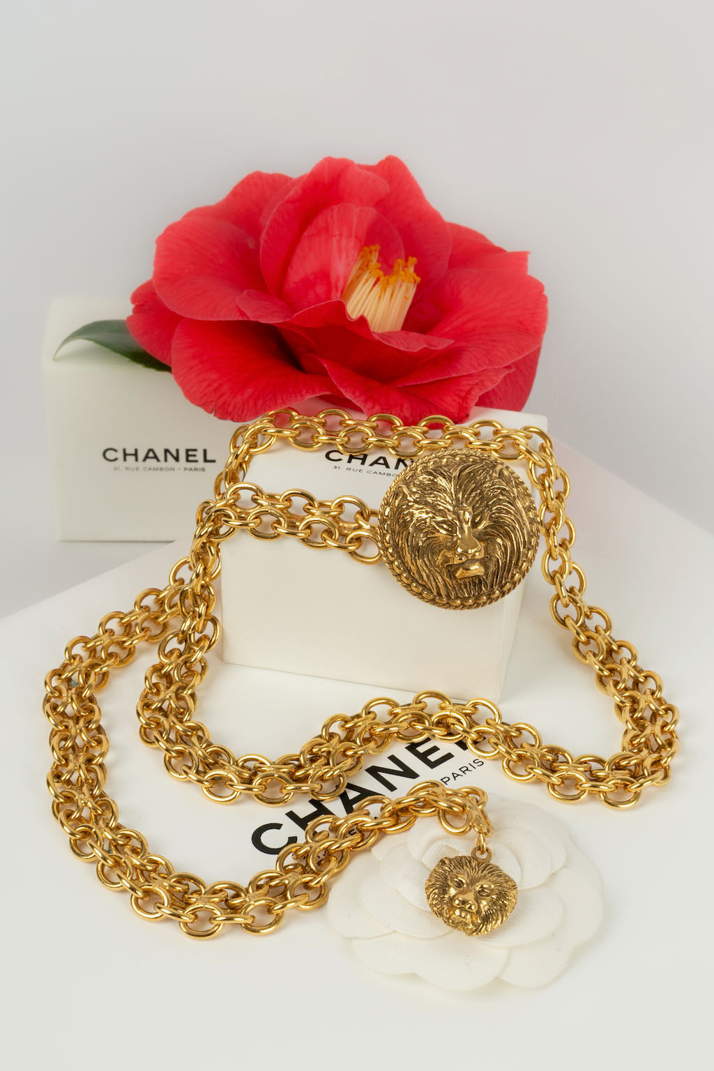 Ceinture "tÃƒÆ’Ã‚Âªte de lion" Chanel